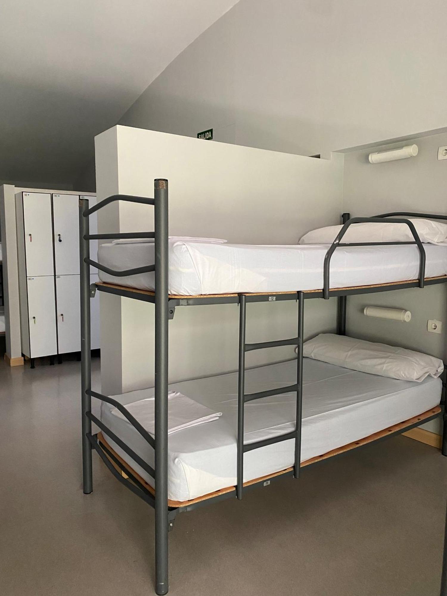 Albergue De Villava Eksteriør bilde
